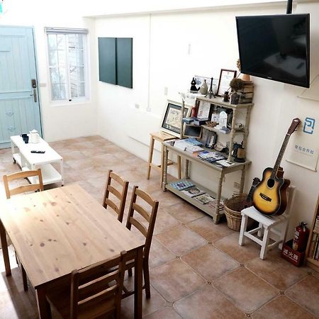 Backpacker 41 Hostel - Гаосюн Экстерьер фото